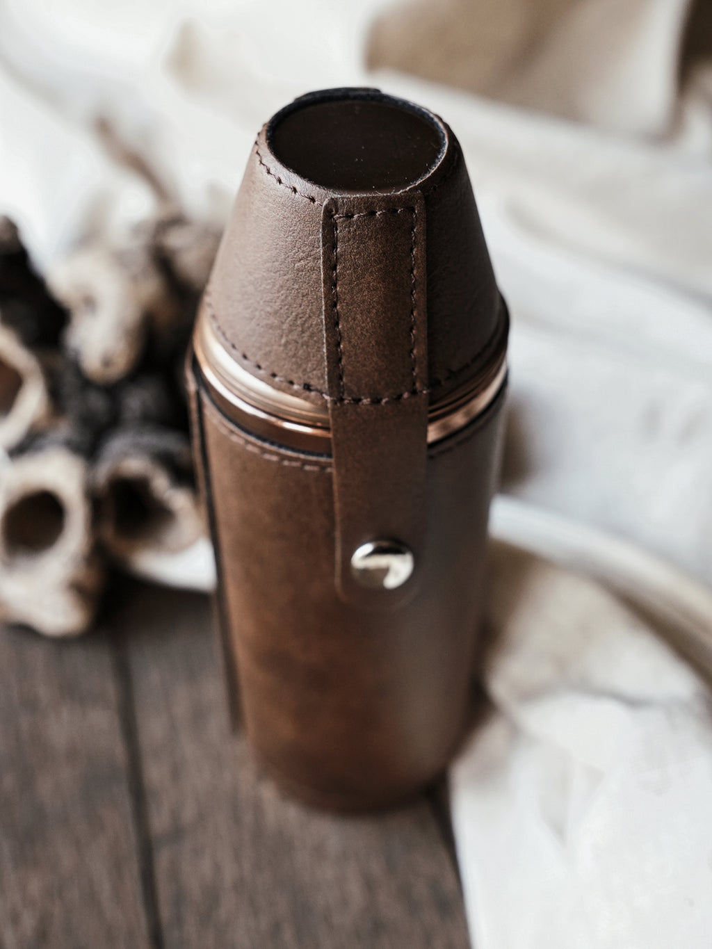 HUNTER'S SLOE GIN FLASK WITH SHOT CUPS