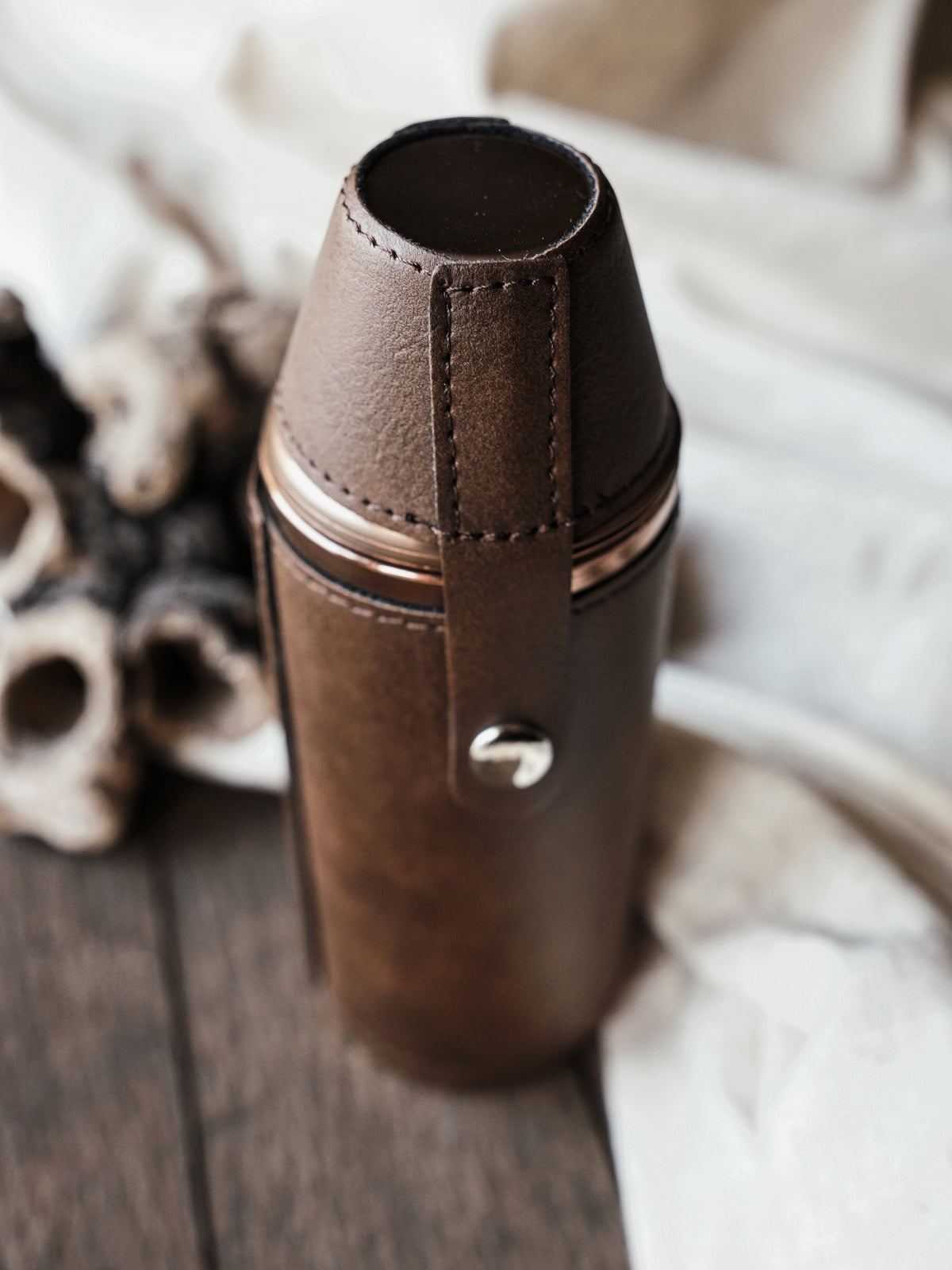 HUNTER'S SLOE GIN FLASK WITH SHOT CUPS