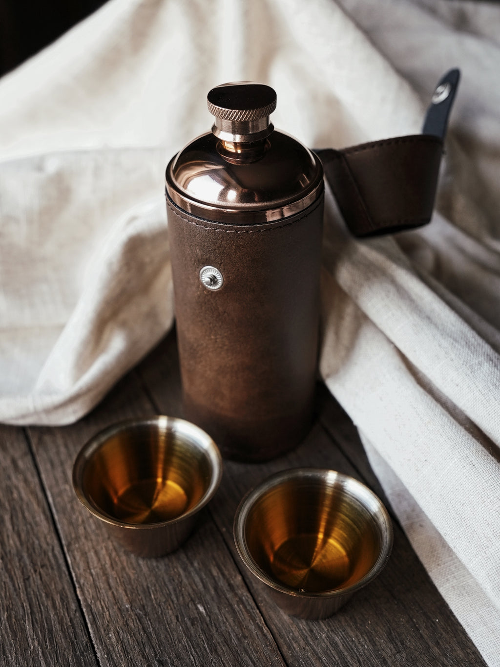 HUNTER'S SLOE GIN FLASK WITH SHOT CUPS