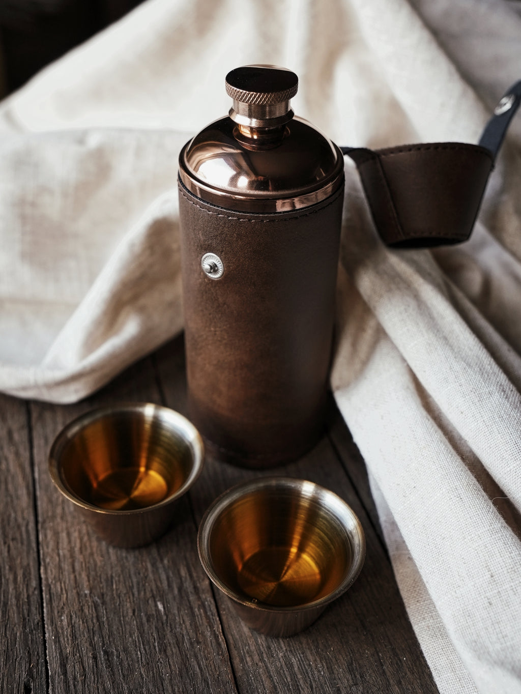 HUNTER'S SLOE GIN FLASK WITH SHOT CUPS