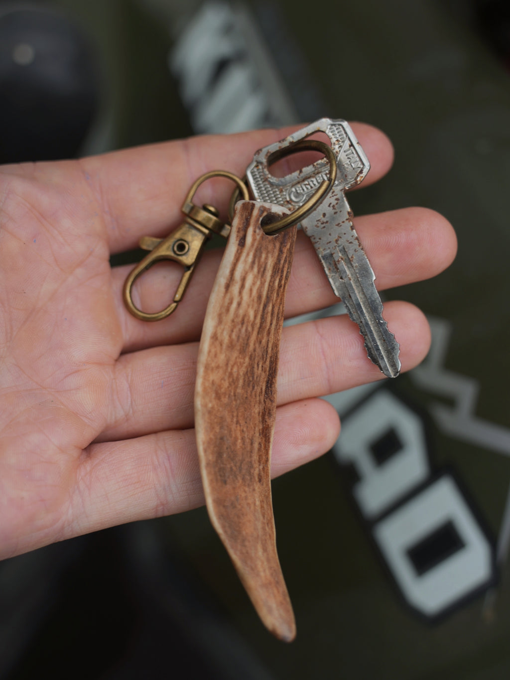 PALMATED ROE ANTLER KEYRING