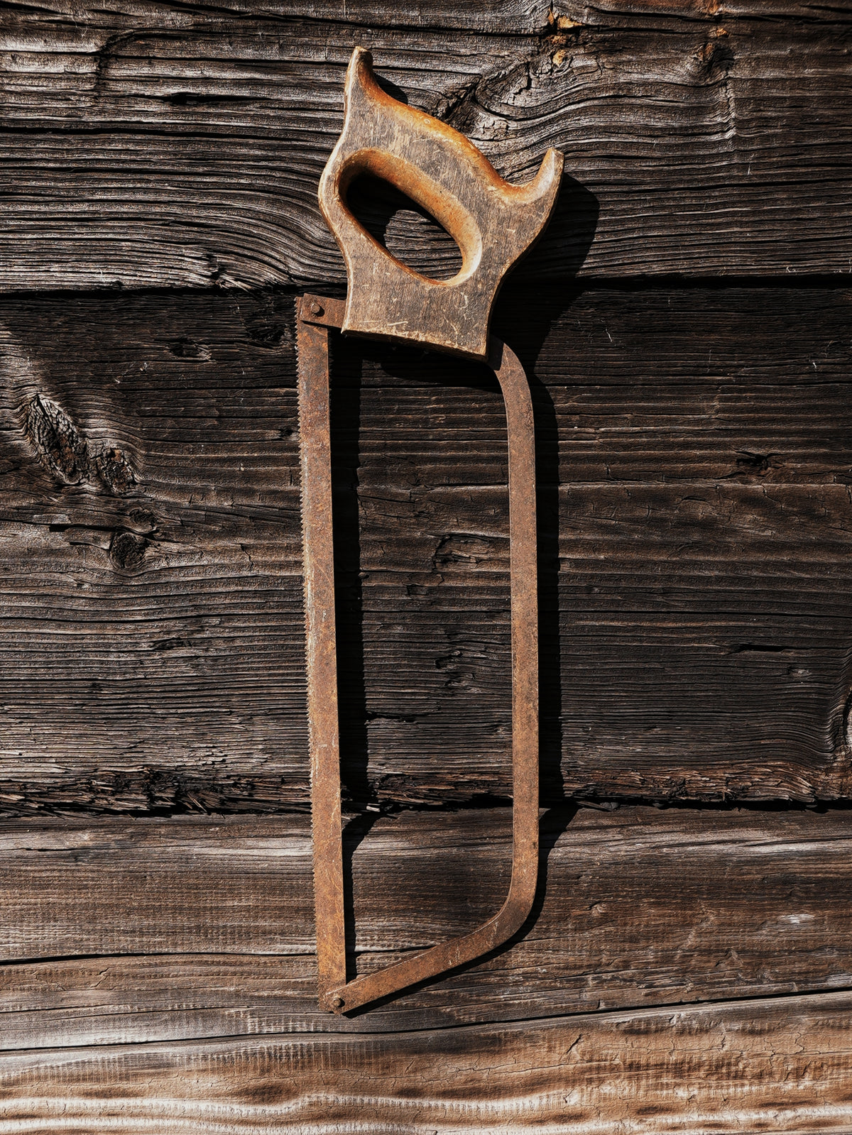 SMALL DECORATIVE VINTAGE HACKSAW